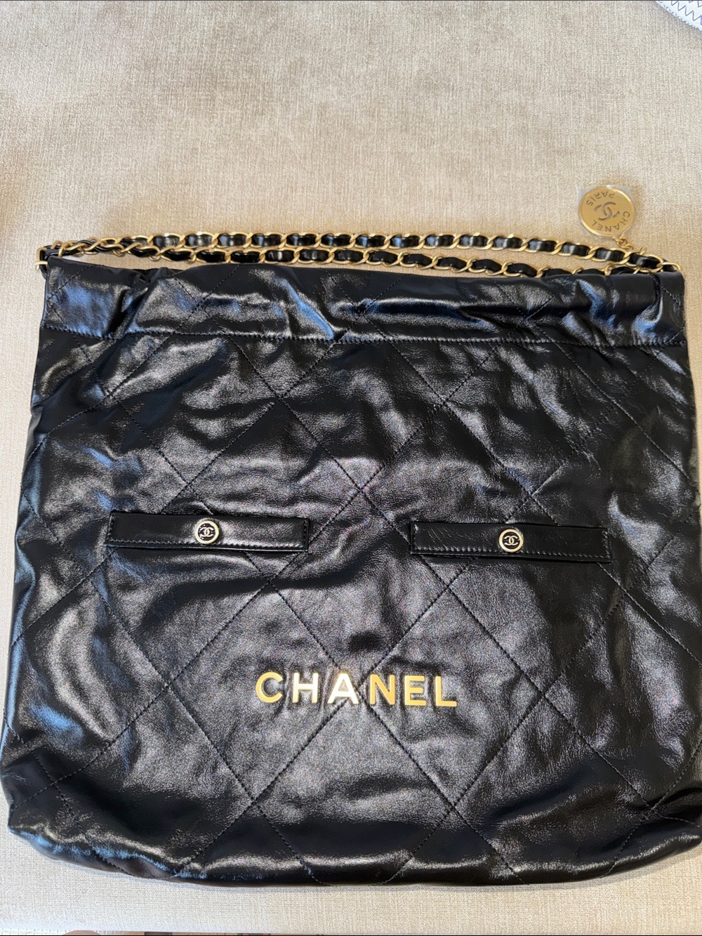 CHANEL 22 Bag 2024 Limited Edition Balck Quilted Lambskin Shoulder Bag